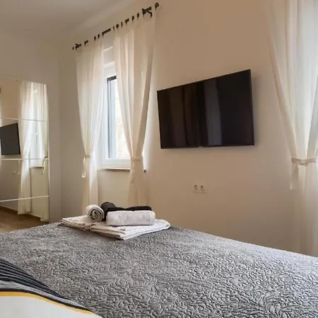 Dream In Arena 1 Center Free Parking *