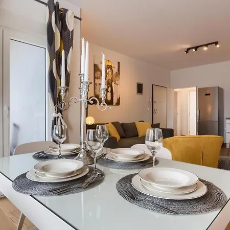 Dream In Arena 1 Center Free Parking *