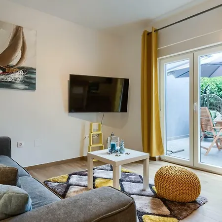 Dream In Arena 1 Center Free Parking * פולה