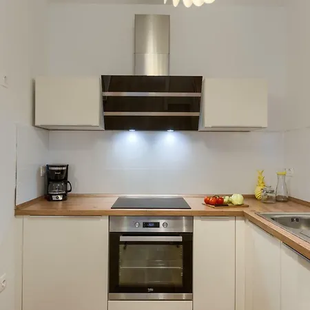 Dream In Arena 1 Center Free Parking