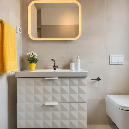 Dream In Arena 1 Center Free Parking